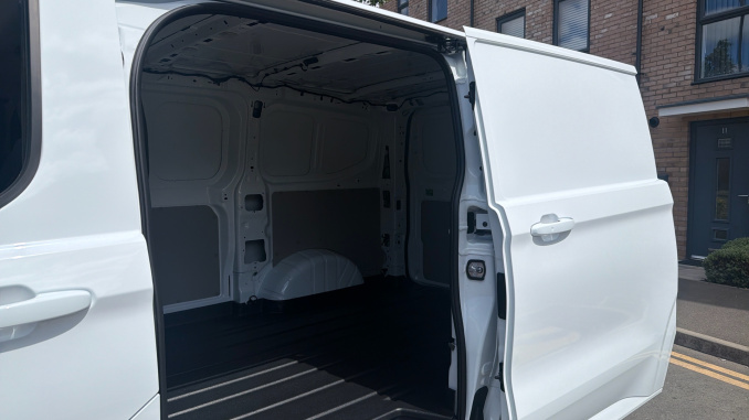 Ford Transit Custom 320 L1 Diesel Fwd 2.0 EcoBlue 136ps H1 Van Limited Auto - Image 5